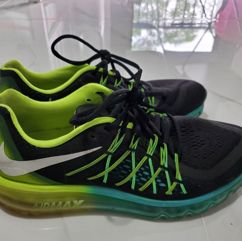USED - Men's 2015 Nike Air Max